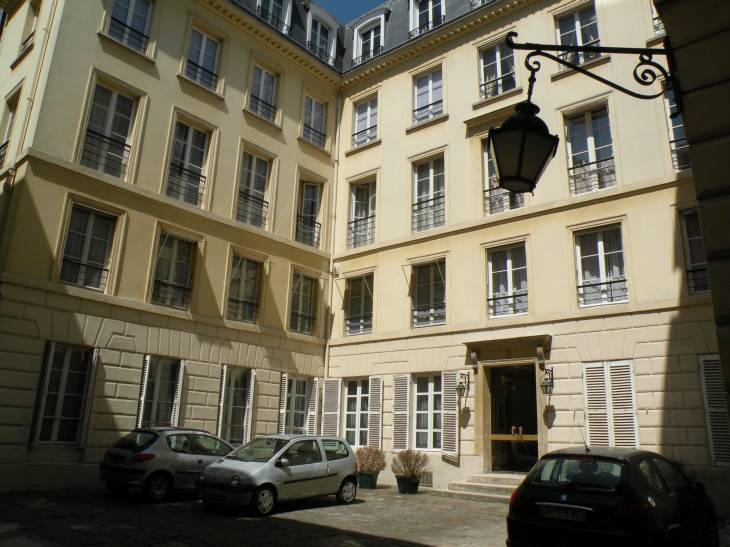  cour pavée , 40, rue du Bac